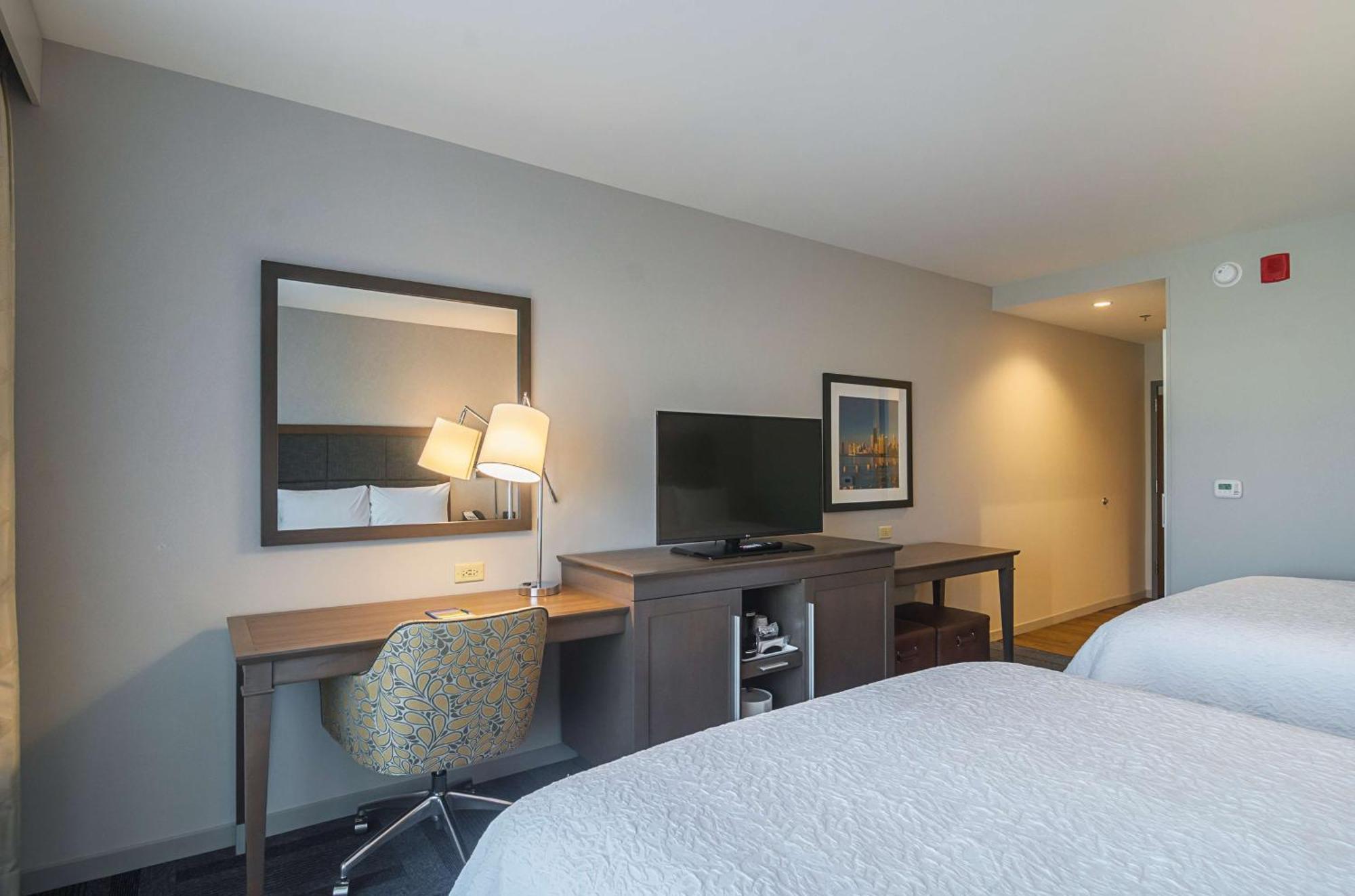Hampton Inn Chicago North-Loyola Station, Il מראה חיצוני תמונה