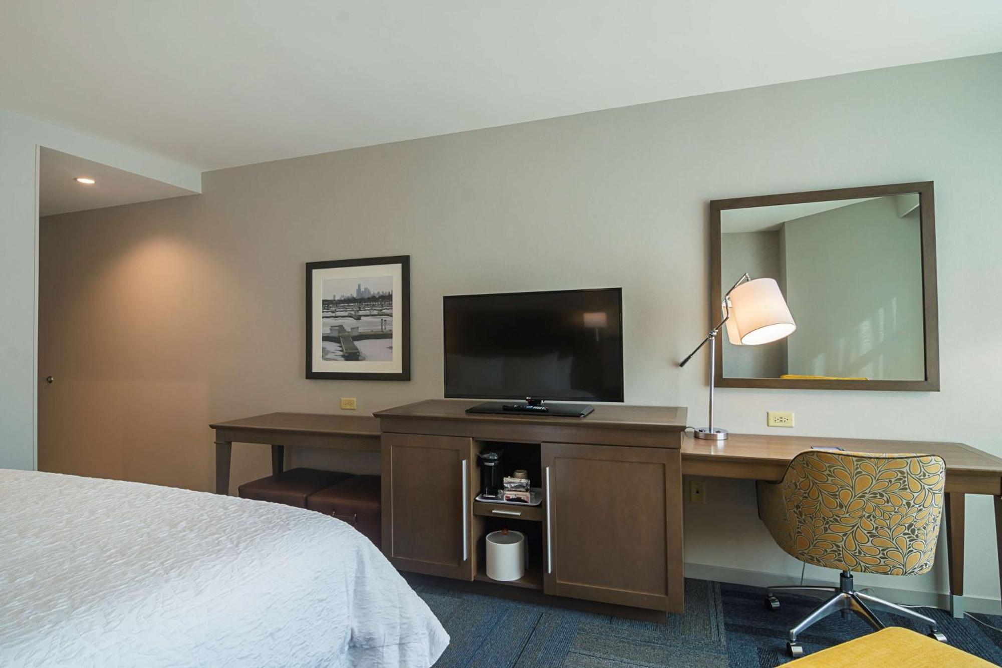 Hampton Inn Chicago North-Loyola Station, Il מראה חיצוני תמונה